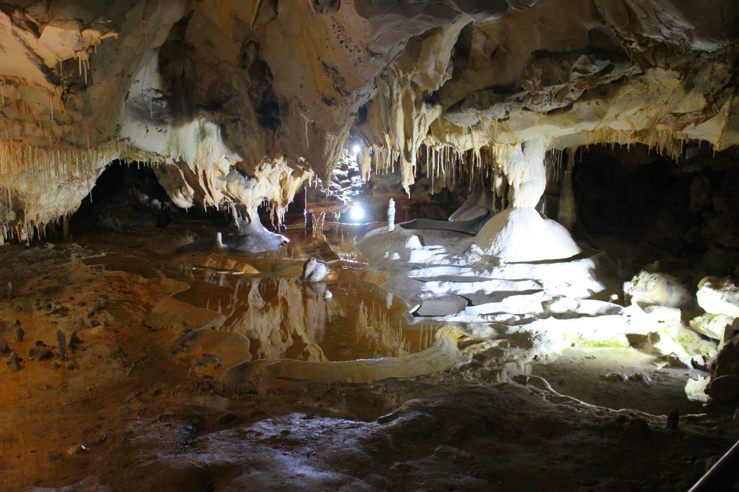 Grotte De Thouzon